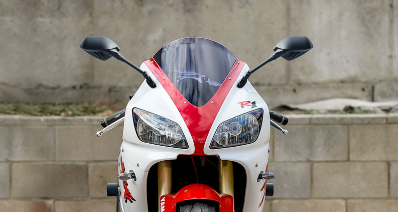 Fin mirrors on Yamaha YZF R1