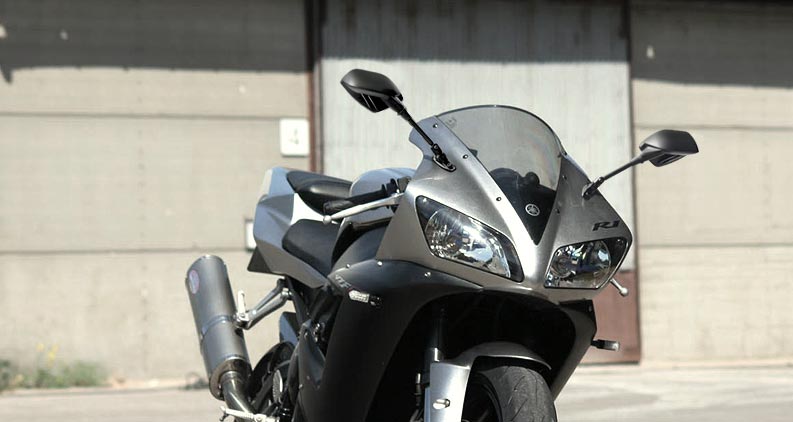 Fin mirrors on Yamaha YZF R1