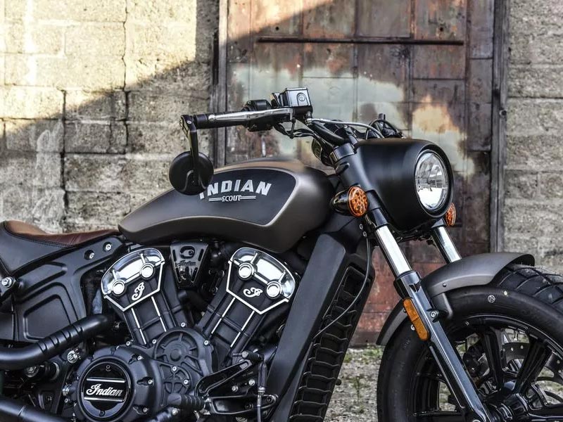 Indian use the same bar end mirrors - Triumph vs Ducati bar end mirror