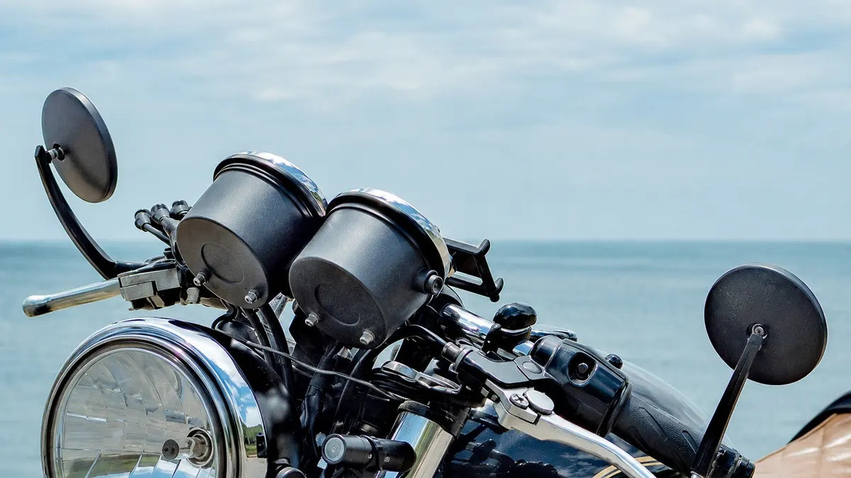 KiWAV Eclipse Bar-End Mirrors on a Triumph