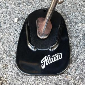 Using KiWAV kickstand pad