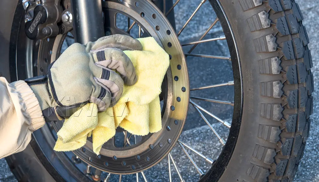 How to Clean Motorcycle Brake Discs After Rain to Avoid Noise