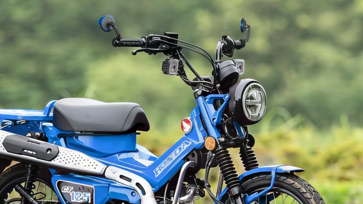 KiWAV Aura bar-end mirrors installed on a Honda CT125. Representative customer installation photo; this is not the motorcycle from the documented support case. Blue Honda CT125 fitted with KiWAV Aura bar-end mirrors