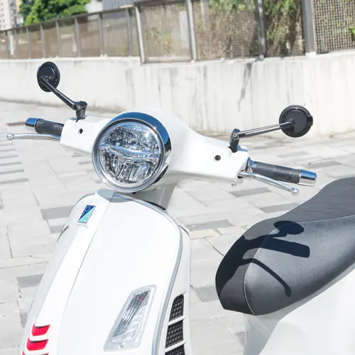 Round motorcycle mirrors Aura on Vespa GTS 650