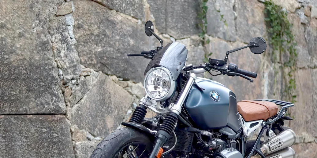 Round motorcycle mirrors Mamba Round on BMW Nine T scrambler